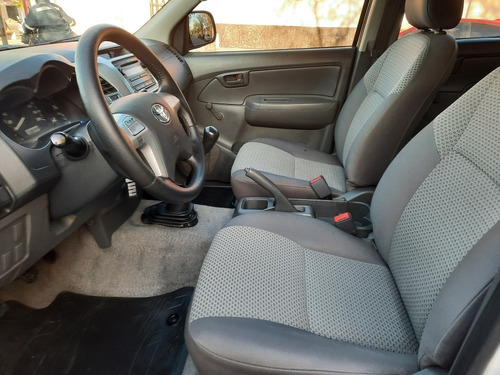 Imagen 15 de 19 de Toyota Hilux Dx 2.5 Doble Cabina