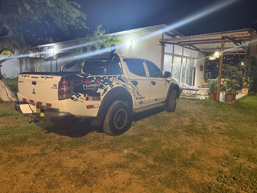 Mitsubishi L200 Año 2019 Petrolera 4x4turbo Kilometraje 71