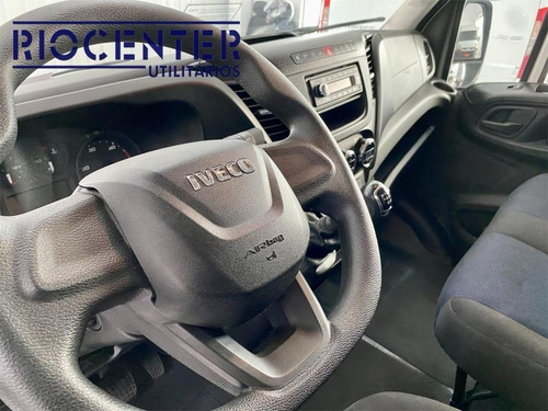 Imagem 3 de 11 de Iveco Daily - 2020/2020 2.3 Hpi Diesel 30-130 Furgão Manual