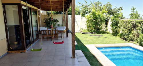 Casa En Venta De 3 Dorm. En La Florida