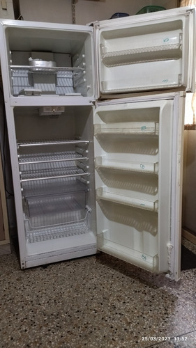 Heladera Con Freezer Frio Húmedo (mabe)