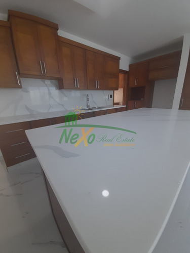 Casa En Venta Exclusivo Residencial Cerrado, Santiago (hfc-205)