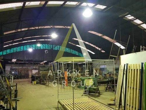 Nave Industrial Con Fuerza Motriz
