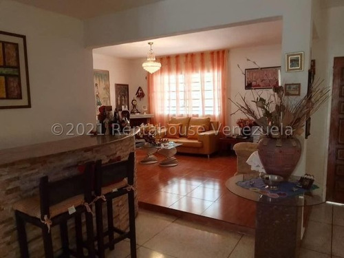 Imagen 4 de 30 de Mls #22-12709 Bella Quinta Con Amplios Espacios, En Calle Cerrada Con Vigilancia Las 24 Horas, Excelente Seguridad, 8 Puestos De Estacionamiento, Cerco Eléctrico, Amplio Deposito, Bello Jardín. Afm