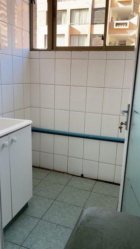 Departamento En Venta De 1 Dorm. En Metro Colon / Las Condes