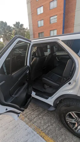 Fortuner 2.4 Sr, Diesel 4x2, Automatíca. Placa Termina En 4.