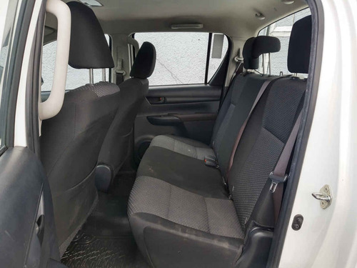 Imagen 9 de 15 de Toyota Hilux 2018 4p Doble Cabina Sr L4/2.7 Man