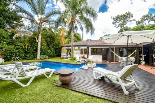 Casa De Cuatro Dormitorios En Venta Punta Del Este- Ref: 2579