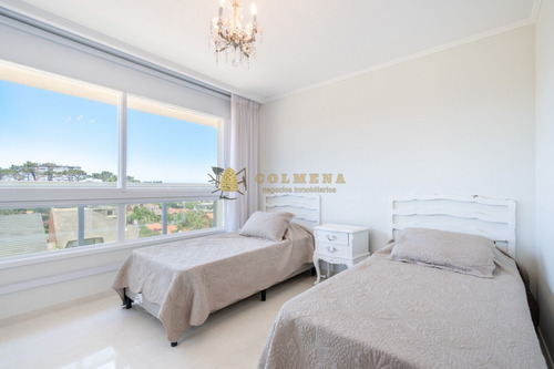 Apartamento De Tres Dormitorios Y Servicio En Venta Le Jardin- Ref: 4042