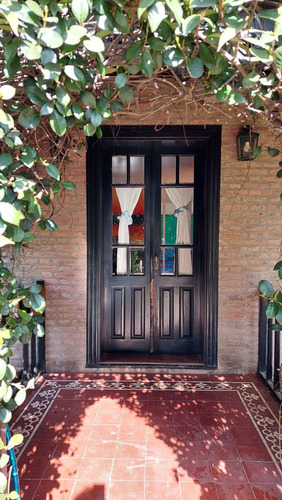 Venta- Casa Enorme Con Jardín Y Pileta, Hurlingham