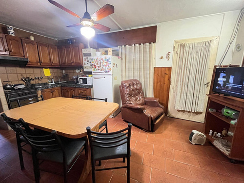Venta Casa De 2 Dormitorios Con Garage Doble En Barrio Sarmiento