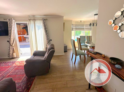 Amplia Casa En Venta 4d/3b Con Piscina En Valle Lo Campino
