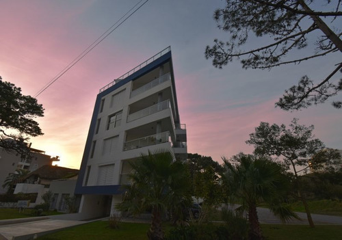 Imagen 2 de 19 de Vende Excelente Ubicación 2 Dormitorios, 2 B Punta Del Este