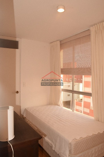 Apartamento En Peninsula, 2 Dormitorios *- Ref: 3013