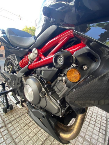 Imagen 8 de 11 de Benelli Tnt 300 Naked Negra Bicilindrica - Año 2020