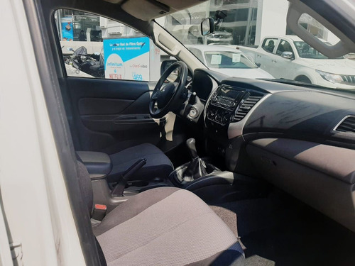 Imagen 3 de 6 de Mitsubishi L200 2018 2.4 Cabina Doble 4x2 Mt