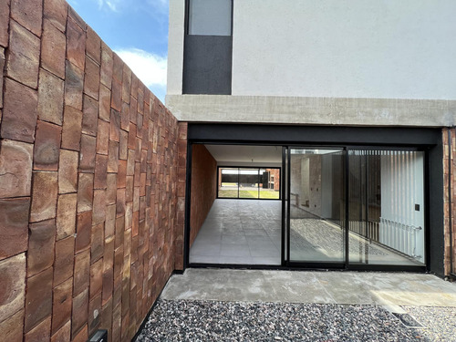Casa En Venta 3 Dormitorios En Docta - Barrio Cerrado - No Es Apto Bancor