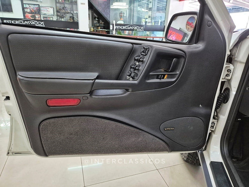 Jeep Grand Cherokee 4.0 Laredo 4x4 6i 12v Gasolina 4p Automá