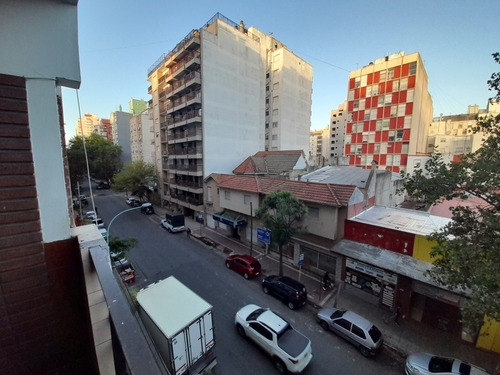 Imagen 4 de 18 de Departamento De 2 Ambientes - Al Frente - Lamadrid 2500