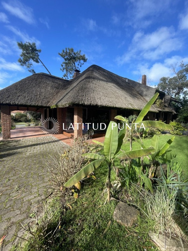 Casa En Jardines De Córdoba, 3 Dormitorios