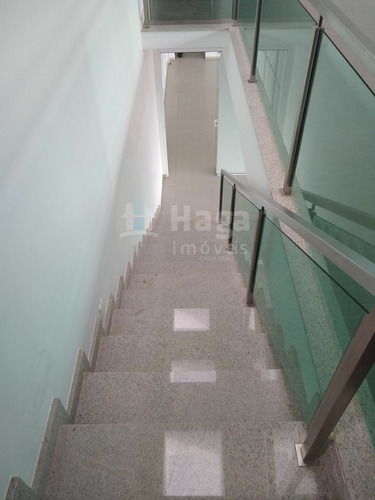 Imagem 18 de 29 de Casa Alto Padrão A Venda Em Brusque/sc - 1812