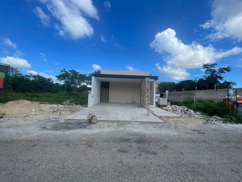 Casa En Venta De Un Piso Dos Recamaras En Temozón Norte