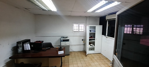Imagen 4 de 24 de En Alquiler Amplio Y Comodo Galpon, Ubicado En La Av Intercomunal, Calle Cerrada.