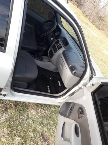 Imagen 6 de 6 de Renault Clio 1.6 Confort 2006