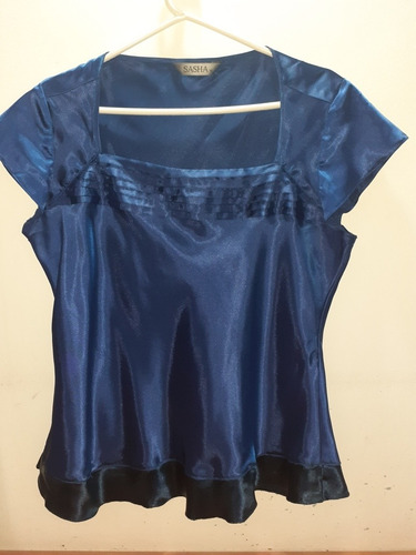 Blusa Azul De Seda Con Volado.