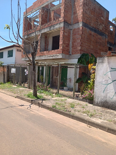 Sobrado Em Construção Com Loja No Térreo E 8 Kitnet