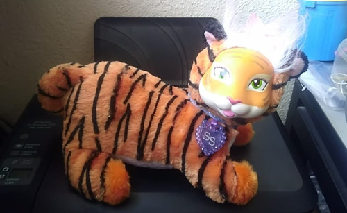 2016 Just Play Safari Surprise Amber Tiger & Her Cubs Plush