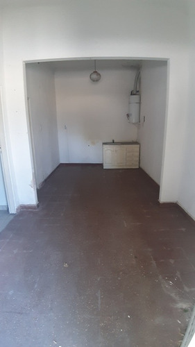 Terreno De 500 M2 Con 4 Dptos. Y Un Local. Ideal Inversor.