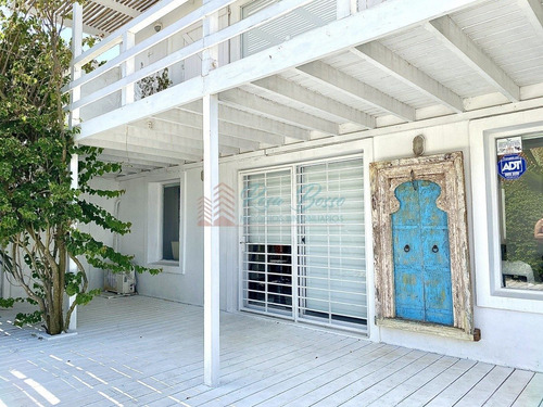 La Barra, 3 Suites Y Servicio, Gateando Al Mar. Pileta. 200 Construidos Y 150 M2 En Decks. Aa. Vista A Olas. Ruta Al Mar!- Ref: 6236