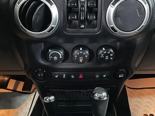 Jeep Wrangler 3.8 V6 Unlimited Sahara JK 4x4 At
