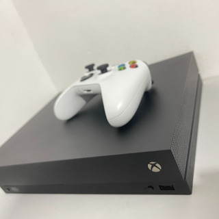 Microsoft Xbox One X 1tb + Cargador