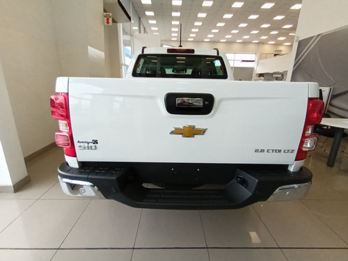 Imagen 21 de 23 de Chevrolet S10 4x4 At 2023 Mr