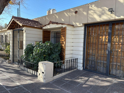 Casa En Venta En Godoy Cruz