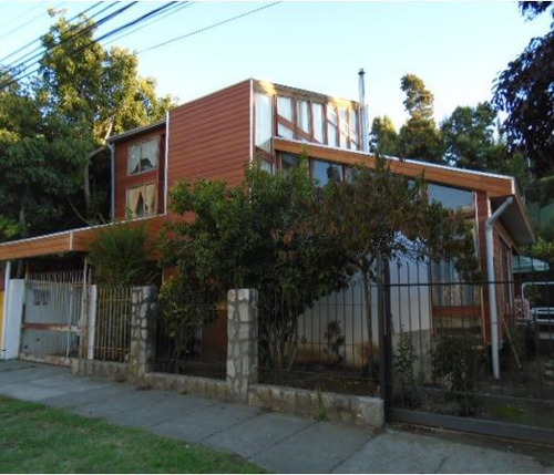 Casa En Venta De 9 Dorm. En Concepción