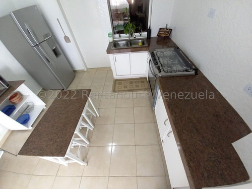 Edgar Centeno, Profesional Inmobiliario Vende Townhouse En Urbanizacion Monte Carmelo San Diego #22-15843