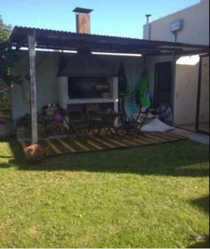 Casa En Venta - 2 Dormitorios 1 Baño - Cocheras - 400mts2 - Manuel B. Gonnet, La Plata