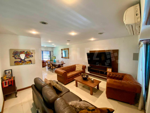 Casa 5 Amb En Barrio Uno - Con Piscina