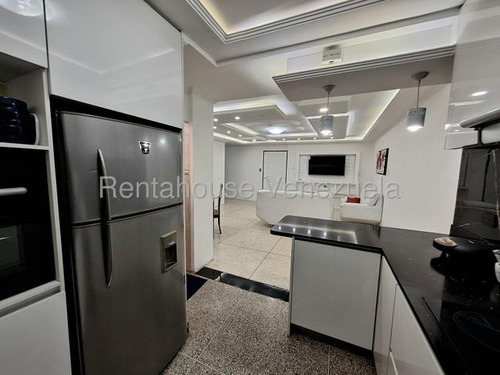 Apartamento En Venta Zona Centro Maracay 25-21980 Dt