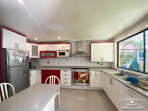 Casa En Venta Desarrollada En Dos Niveles Con Un Mezzanine, En La Calle De Av. México En La Colonia Heroes De Padierna