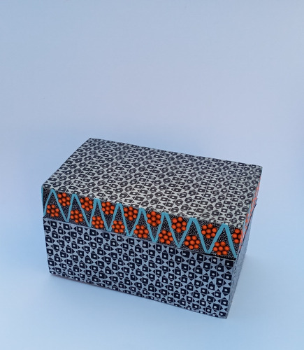 Imagen 3 de 3 de Caja De Madera Con 10 Chocolates Oaxaqueños