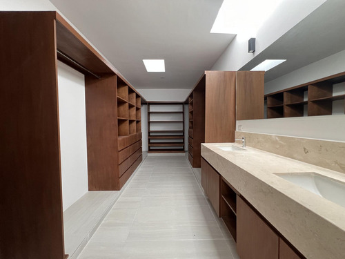 Casa En Venta Merida, Privada, De 659 Mt De Construccion.