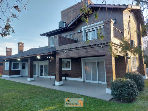 Casa En Venta Amoblada 5 Ambientes Con Pileta En Barrio Sept