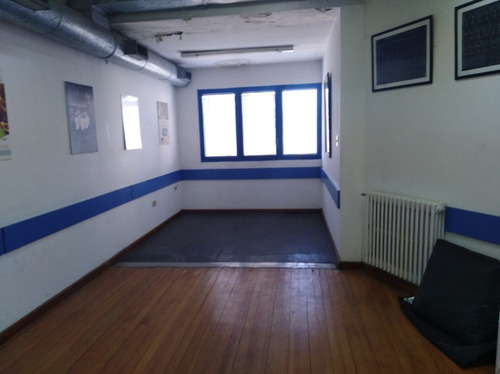 Imagen 10 de 24 de Amplio Edificio Con Excelente Ubicación En Quilmes Este