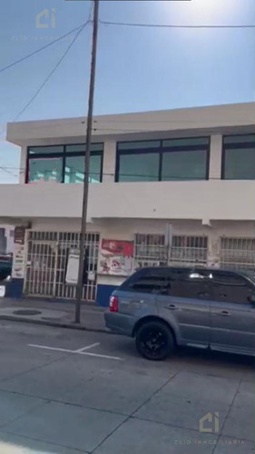 Edificio En Renta En El Centro De Veracruz, Es De Plantas Y Cuenta Con Baños Para Dama Y Cablleros