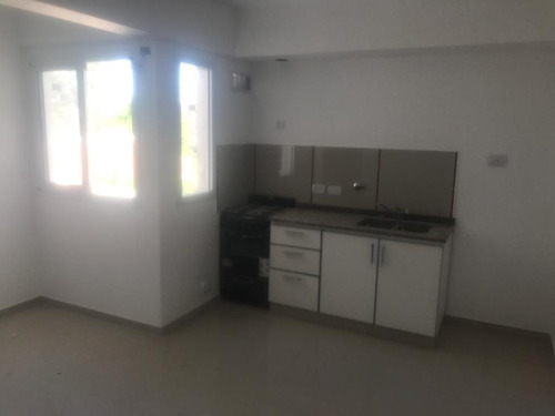 Imagen 3 de 9 de Departamento En Venta De 2 Ambientes En Lomas De Zamora