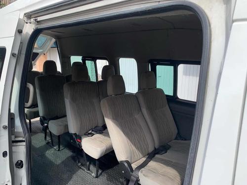Nissan Urvan 2.5 15 Pas Amplia Aa Mt